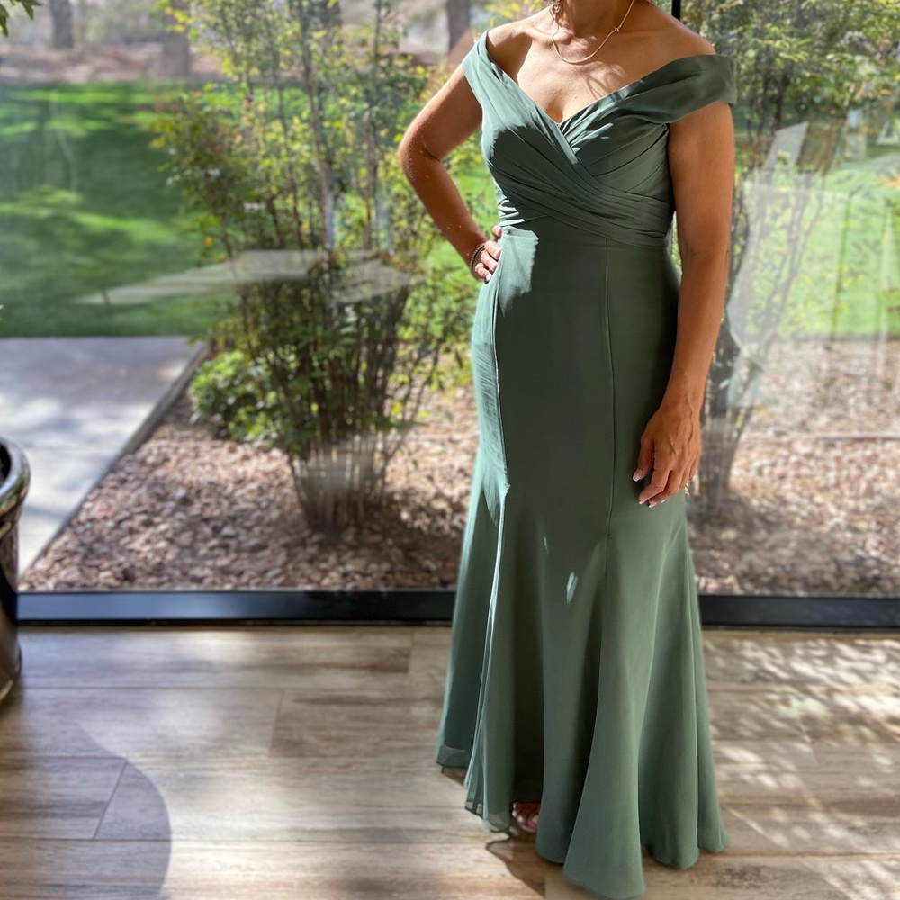 Beautiful off shoulder, eucalyptus color bridesmaid dress. Only wore once.